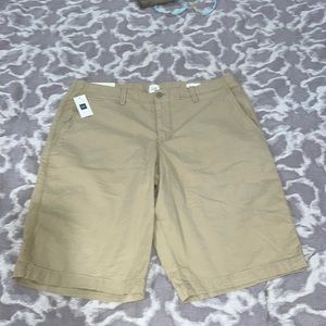 GAP MENS SIZE 34 12” stretch Khaki short